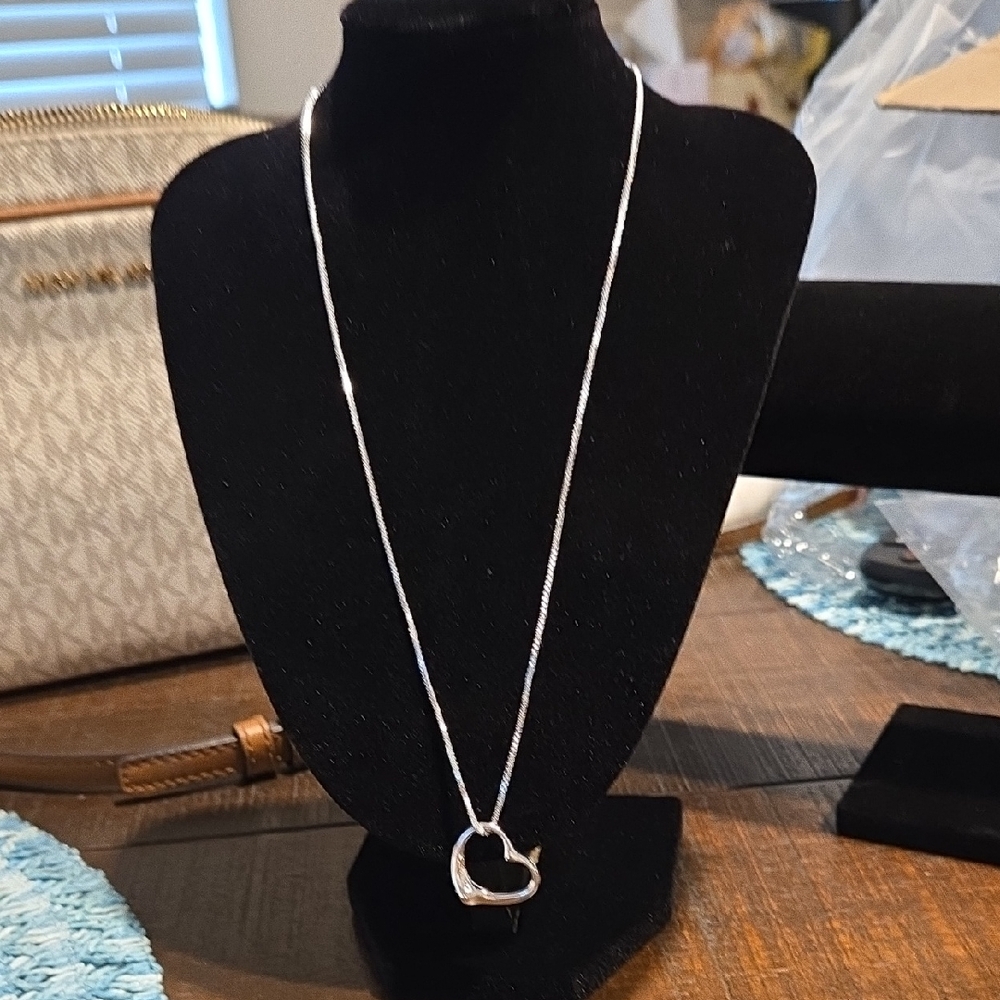 NWOT 926 Elegant Silver Heart Pendant Necklace And Bracelet
